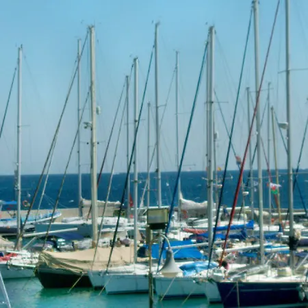 Ξενοδοχείο με διαμερίσματα Fantasia 2*