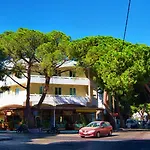 Aparthotel Fantasia 2*